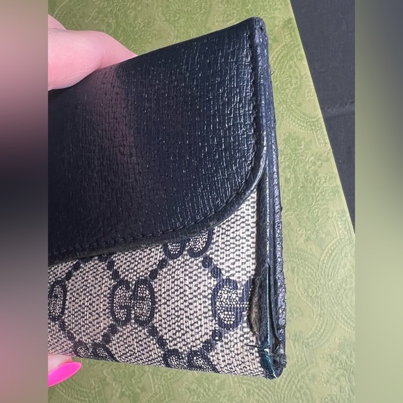 Authentic GUCCI wallet - Picture 4 of 9